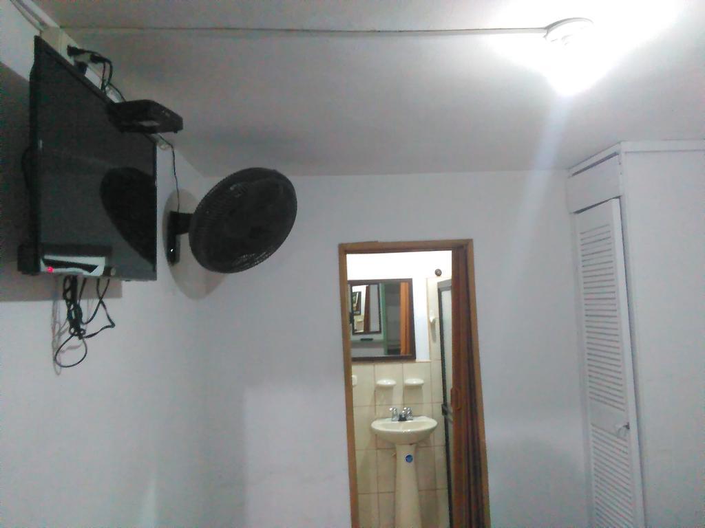 Habita Estudios Laureles Медельин Экстерьер фото